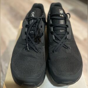 On Running Cloudstratus Men’s Sneakers – Black – Size 10.5